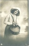 femme au tambour