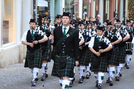 caledonia pipe band